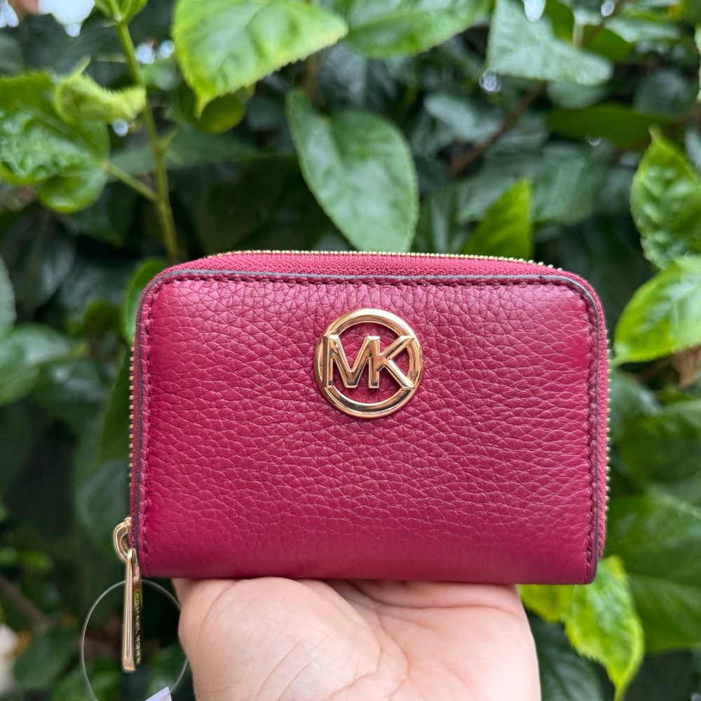 Michael Kors Jet Set Fulton Mulberry Wallet Pebbled Leather Gold Accents